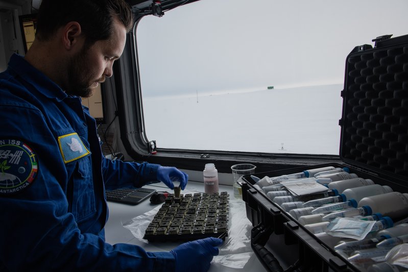 1eda7552-d528-45fb-8d44-68d8b7b94c6e